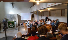 Csendesnapon az Augsburgi templomban