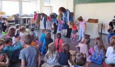 A Cserregő Bábtársulás előadása a Baden-Württembergi Konzuli Magyar Iskolában