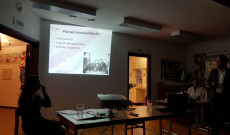 A műsort korabeli fotók vetítésével színesítettük