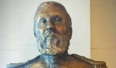 Czetz János szobra az Akadémia egyik dísztermében 