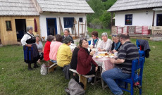 Ebéd Csíkszentdomokoson a tájháznál Irénke nénivel
