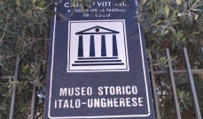 Olasz-Magyar Történelmi Múzeum táblája