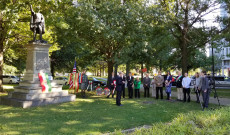 A clevelandi Kossuth-szobor megkoszorúzása