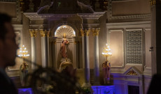 Szent Erzsébet oltárszobra, az előtérben Nathanel Minor