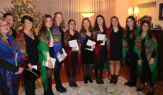 Kántáló leánycserkészek EDVIN KCSP