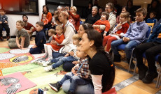 A közönség feszülten figyel Lundban. A közönség feszülten figyel Lundban.