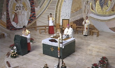 Húsvéti szentmise Cserháti Ferenc püspök atyával a gazdagréti Szent Angyalok-templomban