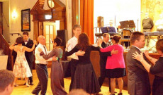 Az Erdingi Magyar Közösség táncolta a nyitótáncot