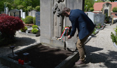 Magyar emigráns papok sírjának megkoszorúzása az oberhachingi temetőben
