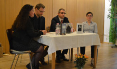 Könyvbemutató a müncheni Magyar Katolikus Egyházközségben. Előadók (balról jobbra): Bágya Rita, Szalai Viktor, Dr. Soós Viktor Attila és Dr. Taczman Andrea