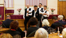 A Hunique Dance Ensemble fellépése (Fotó: Kelemen Lehel)