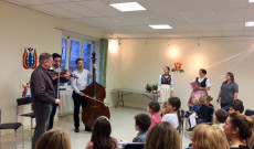 Karácsonyi közös éneklés a zenekari kísérettel