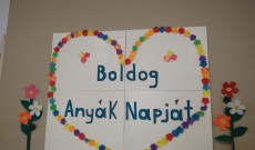 Boldog Anyák napját