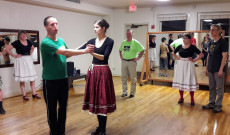  Mónika Ringbloom és Veres Péter bonchidai táncokat tanít