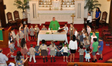Megtelt gyermekekkel a Szent István Magyar Templom