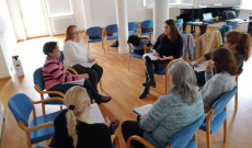 Kiscsoportos keretekben folyik a honlap témáinak megbeszélése