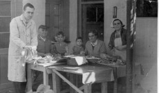 A Blum és Link család az 1950-es években, kolbász készítése