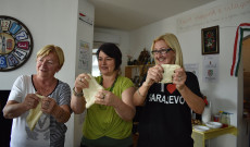 biztos kezekben a lángostészta biztos kezekben a lángostészta