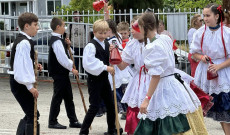 A magyar iskola táncosainak előadása