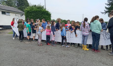 a repülő megjavítva, indulás Párizsba!