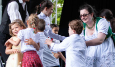 Náptánc Pávai Gyopárral