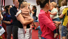 Változatos ölbéli játékok