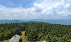 Portya utáni kilátás a Hunter Mountain tetején lévő toronyból