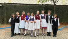 Sikeres fellépés utáni csoportkép Sikeres fellépés utáni csoportkép