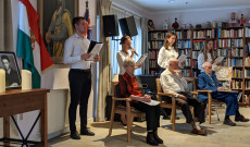 1956, lyukas zászló, Árpád Otthon, megemlékezés