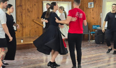 Táncpróba tartása a Fonó Táncegyüttesnél