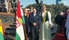 Dr. Juan Gastón Santos - FAC elnökével - a San Martín ünnepségen
