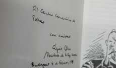 Göncz Árpád aláírásával ellátott példány