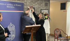 Az emléktábla leleplezése