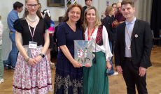 Balról jobbra: Somogyi Boglárka (KCSP ösztöndíjas néptáncos), Paládi-Kovács Krisztina (Csillagszeműek Anglia néptánccsoport alapítója, vezető tanára), Gonda Hedvig (Southamptoni Magyar Iskola alapítója és vezetője), Juhász Robin (KCSP ösztöndíjas tanító).