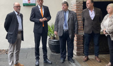 A nemzetpolitikai államtitkár táblaavatási beszéde közben.