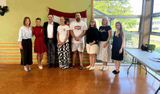 Az Aucklandi Magyar Klub elnöksége Dr. Nagy Gábor Tamással.
