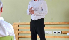 Darvasi Áron Juhász Gyulát szaval