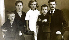 A Herczeg család, Imre a bal szélen