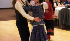 Az ösztöndíjasok tánc közben