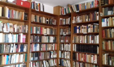 A könyvtárban bukkantam rá a vendégkönyvre, mely izgalmas olvasmánynak bizonyult