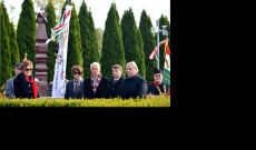 Emlékezés a megtorlás elől menekülő, üldözött hősökre és az önzetlen segítséget nyújtókra. Emlékezés a megtorlás elől menekülő, üldözött hősökre és az önzetlen segítséget nyújtókra.