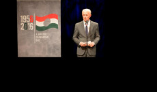 Dr. Perényi János Magyarország Ausztriába akkreditált rendkívüli és meghatalmazott nagykövete beszédet tart