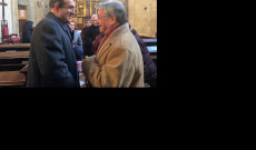 Radda István, az Ausztriai Magyar Szervezetek Kerekasztala vezetője gratulál Paksánszki Árpádnak