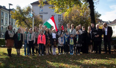 Az innsbrucki 79. sz. Dr. Kozma György SJ Cserkészcsapat Nagy-György Attila lelkésszel és Hirschberger Raimund diakónussal 2016-ban az 1956-os megemlékezésen