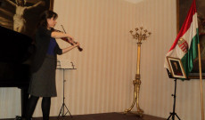 Eva-Maria Radl fiatal brácsás, egyetemi hallgató