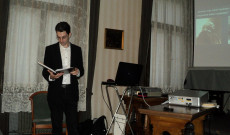 Dombó Dániel karnagy a bécsi előadásán Dombó Dániel karnagy a bécsi előadásán