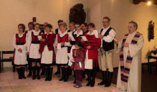 A linzi néptáncosok és néhány vendég székely népviseletben jelent meg