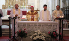 A gyulafehérvári székesegyházban Jakubinyi György érsek volt a szentmise főcelebránsa