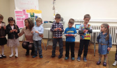 13. Tanodanap, Chester, Anyák napja, köszöntés