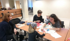 Kézműves foglalkozás Andival (Lyon) és Rékával (Strasbourg) Kézműves foglalkozás Andival (Lyon) és Rékával (Strasbourg)